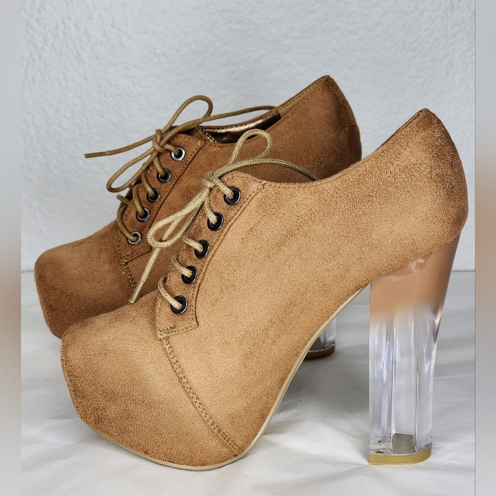 DELICACY  Faux Suede Lace-Up Tan Platform Ankle Booties Heels. Size 6.5. NWOT